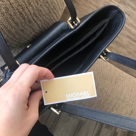 Mk Purse - Picture 7 of 8